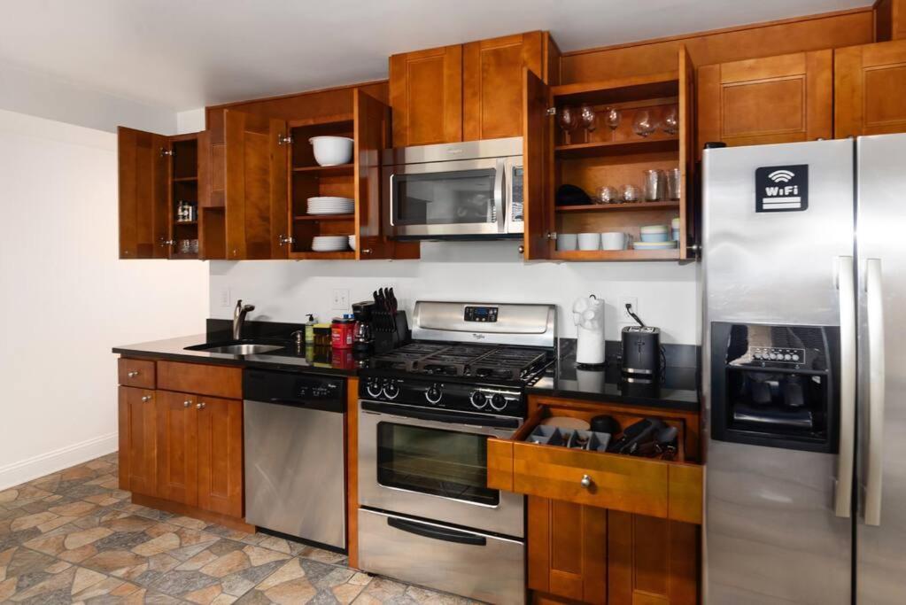 Upscale 2Br Apartment With Patio Washington Bagian luar foto