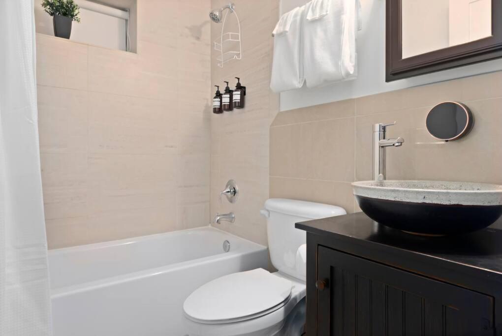 Upscale 2Br Apartment With Patio Washington Bagian luar foto